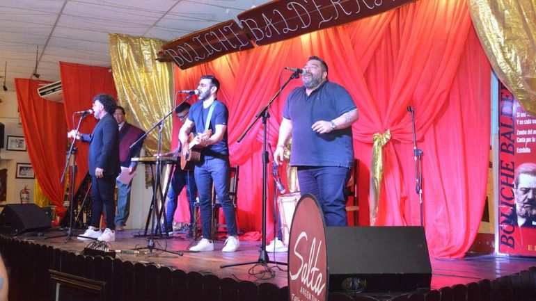 La presentación del Cosquín 2024 se realizó en la peña Balderrama de la ciudad de Salta, cantaron Los Guitarreros de Salta. La presentación del Cosquín 2024 se realizó en la peña Balderrama de la ciudad de Salta, cantaron Los Guitarreros de Salta.