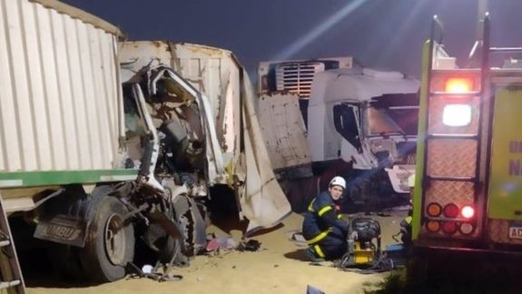 Fatal choque en cadena entre camiones en la ruta 228, en Buenos Aires, cerca de Necochea.