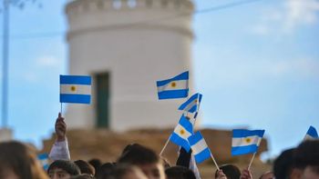 La promesa a la Bandera en Chos Malal. 