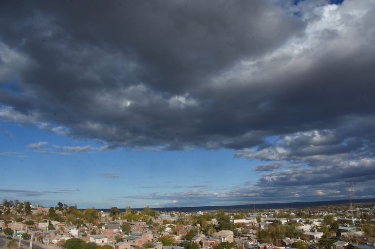 La tormenta con chaparrones llega a Neuquén: cuándo será el peor momento