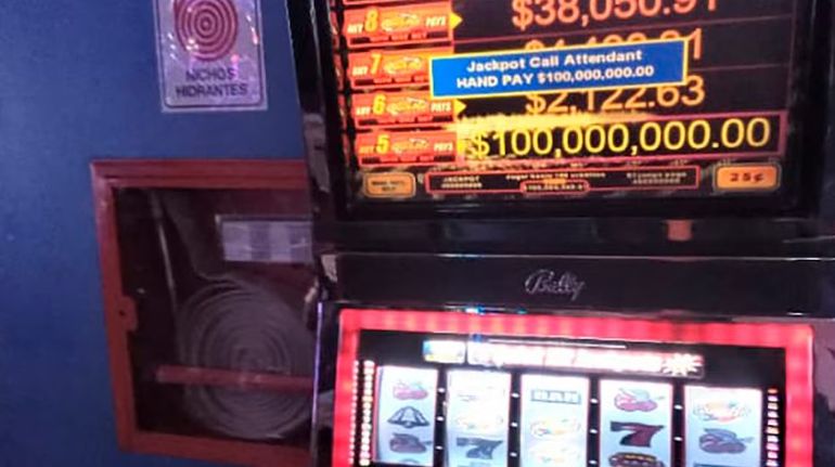 La foto: Antonio Miranda ganó 100 millones en el Casino de Río Gallegos y no le pagaron.