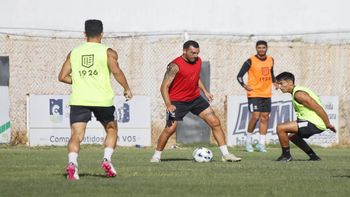 Ángel Prudencio, delantero de Cipolletti. Ángel Prudencio, delantero de Cipolletti.