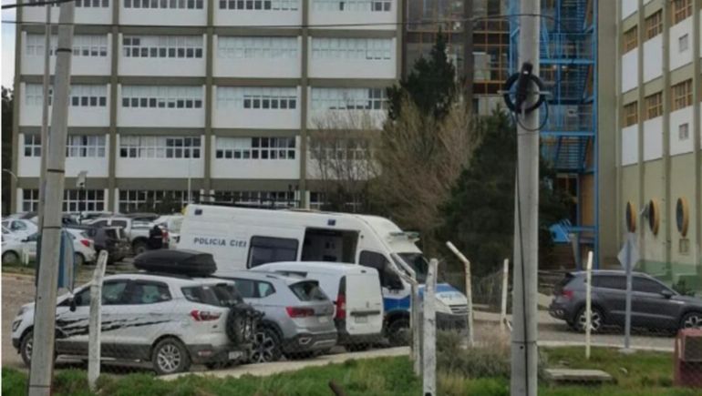 Un chico de 15 años cayó desde el cuarto piso de una universidad: qué se sabe y cómo está.