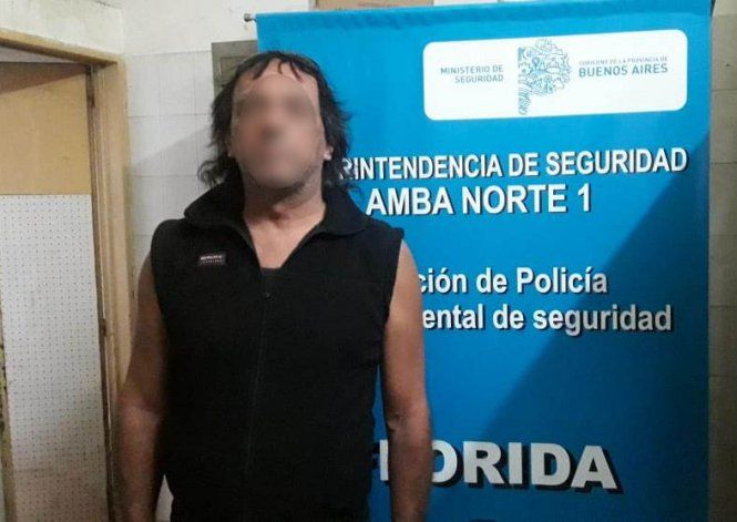 El violento fue detenido luego de romper la perimetral y golpear a la víctima y a su hijo.