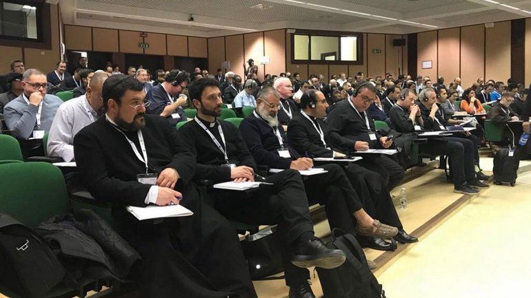 Organizan un seminario para combatir a Satanás