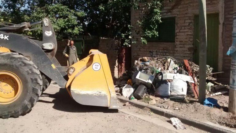 El municipio retira residuos voluminosos en San Lorenzo Norte