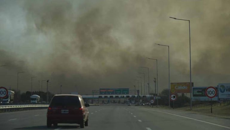 Los incendios en Córdoba pueden ser uno de los causales de la lluvia negra.