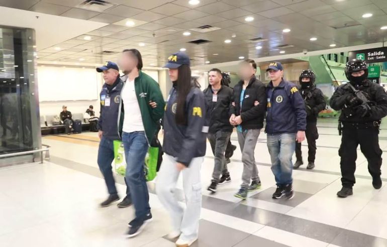 Extraditación de los tres narcos mexicanos condenados por intentar exportar casi dos toneladas de cocaína. Extraditación de los tres narcos mexicanos condenados por intentar exportar casi dos toneladas de cocaína.