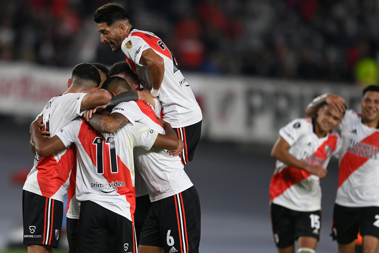 Con dos golazos, River le ganó a Fortaleza