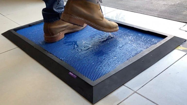 Covid-19: las inútiles medidas que seguimos usando para evitar el virus