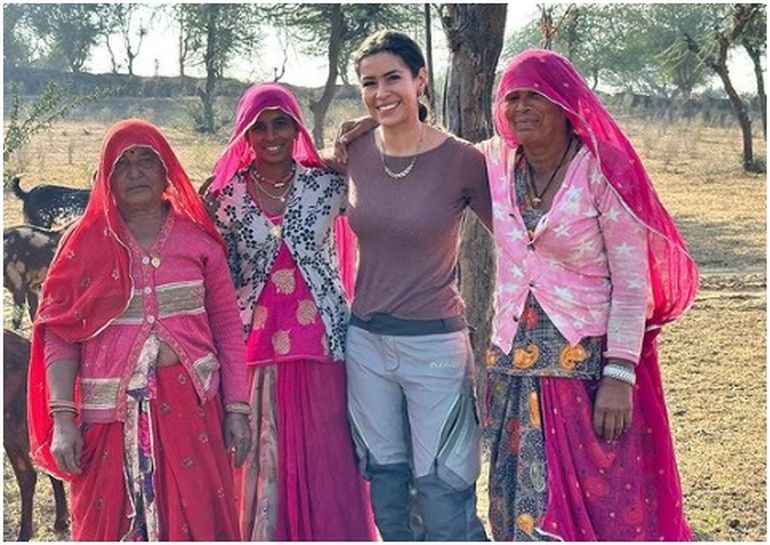 Fernanda con mujeres de Rajasthan, norte de India Fernanda con mujeres de Rajasthan, norte de India
