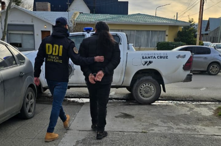 Los cuatro detenidos en los operativos para desbaratar una red internacional de distribución de pornografía infantil quedaron a disposición de la Justicia. Los cuatro detenidos en los operativos para desbaratar una red internacional de distribución de pornografía infantil quedaron a disposición de la Justicia. 