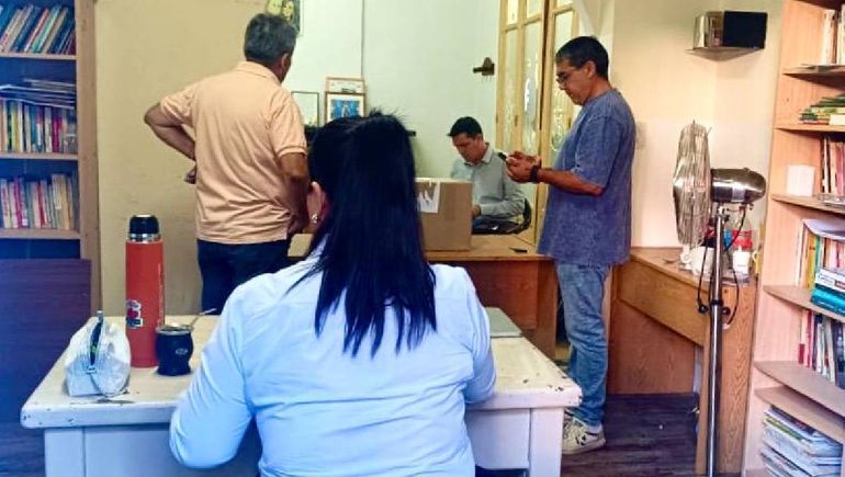 La Junta Electoral del Partido Justicialista estaba reunida esta mañana en Roca 265 de Neuquén capital. La Junta Electoral del Partido Justicialista estaba reunida esta mañana en Roca 265 de Neuquén capital.