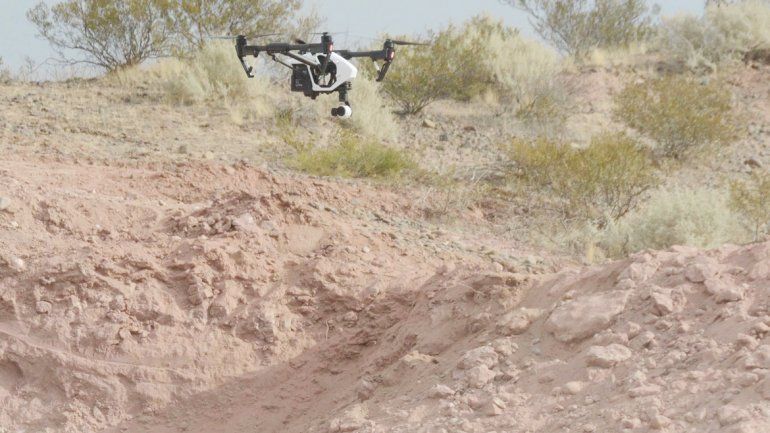 Es un fenómeno en expansión en la capital. Diputados y concejales coinciden en la necesidad de crear un marco normativo. Los problemas son: invasión a la intimidad y riesgo de accidentes.