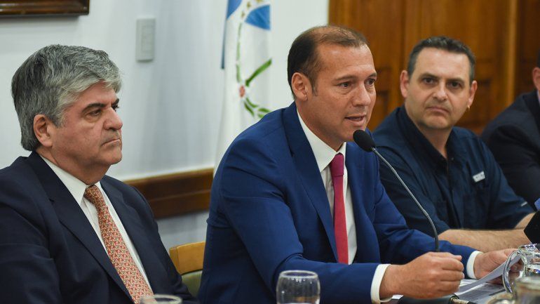 YPF y Petronas ponen 2300 millones para el petróleo de Vaca Muerta