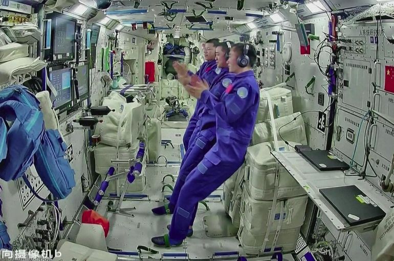 Los tres astronautas, había arribado a la estación espacial china en abril pasado, para ejecutar una misión de más de seis meses. Los tres astronautas, había arribado a la estación espacial china en abril pasado, para ejecutar una misión de más de seis meses.