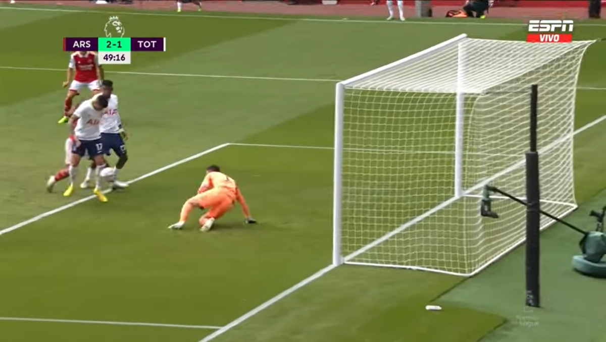El blooper del Cuti Romero que le costó un gol Tottenham en el clásico ante Arsenal