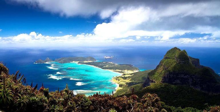 La isla de Lord Howe, ubicada en el océano Pacífico, regula el ingreso de turistas. La isla de Lord Howe, ubicada en el océano Pacífico, regula el ingreso de turistas.