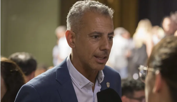 El ministro Carlos Banacloy se manifestó optimista con el inicio de temporada para la pesca de langostinos. El ministro Carlos Banacloy se manifestó optimista con el inicio de temporada para la pesca de langostinos.