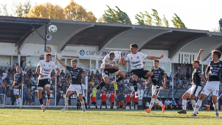 No hay tiempo para lamentos, porque a Cipolletti se le viene la noche