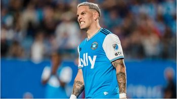 el fuerte cruce de enzo copetti con un hincha de boca por la eliminacion de racing de la copa libertadores el fuerte cruce de enzo copetti con un hincha de boca por la eliminacion de racing de la copa libertadores