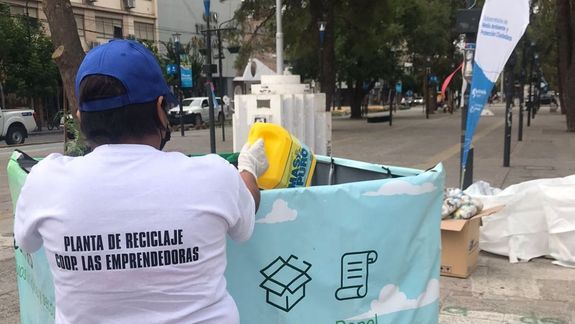 Reciben residuos y llenaron un contenedor en media hora