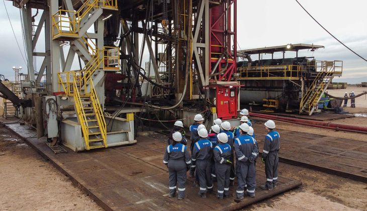 Las empresas que operan en la cuenca neuquina buscan desde operarios calificados hasta profesionales técnicos y universitarios.