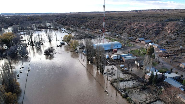 En 11 fotos, así está Sauzal Bonito tras el desborde del río Neuquén