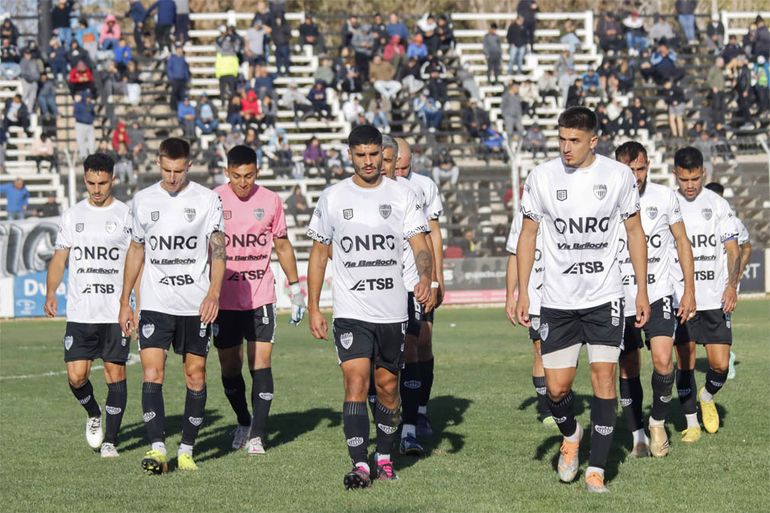 Cipolletti no detiene su caída en la tabla del Federal A.