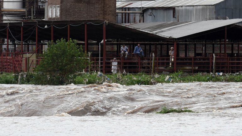El gobernador santafesino habla de canales que sacan el agua de Córdoba.