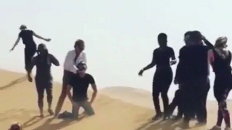 Rod Stewart imitó una ejecución en Abu Dhabi y se ganó el repudio de sus compatriotas del Reino Unido.&nbsp;