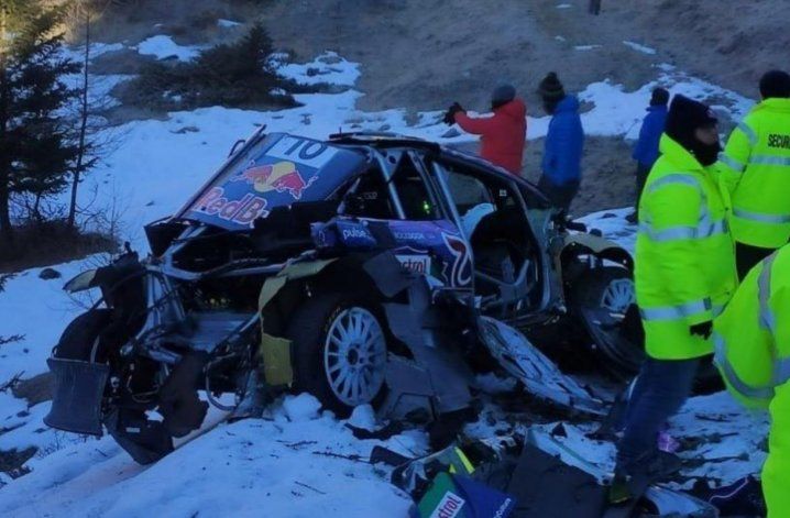 Adrien Fourmaux tuvo un tremendo accidente en el tercer especial del viernes para el Rally Mundial en Montecarlo.
