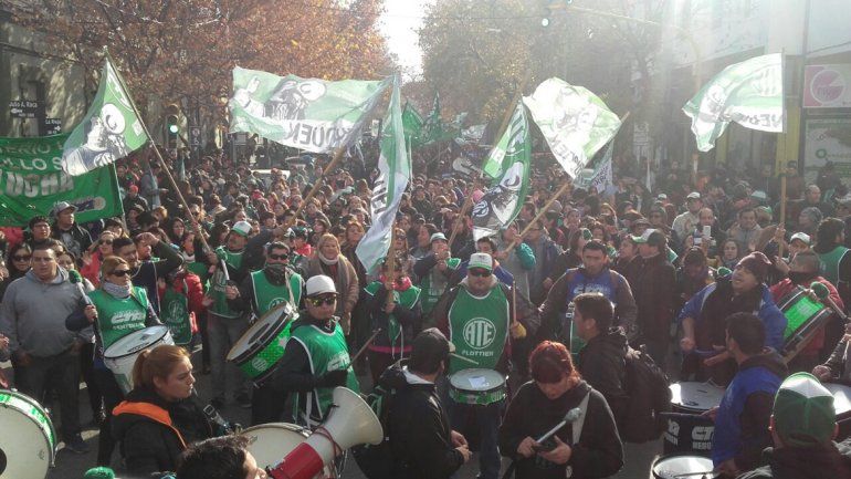 ATE desafía al Gobierno y amenaza con sitiar las rutas de toda la provincia