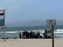 Alejandro Cabrera Iturriaga desapareció hace 10 días, cuando se metió al mar junto a otros menores, a quienes pudieron rescatar. Alejandro Cabrera Iturriaga desapareció hace 10 días, cuando se metió al mar junto a otros menores, a quienes pudieron rescatar.