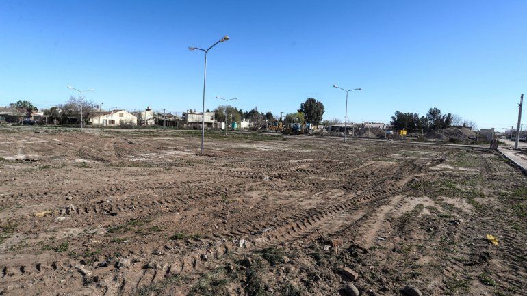 El terreno quedó limpio. Ahora restan los trabajos para parquizar el lugar en el que funcionó un basurero clandestino hasta hace poco tiempo.