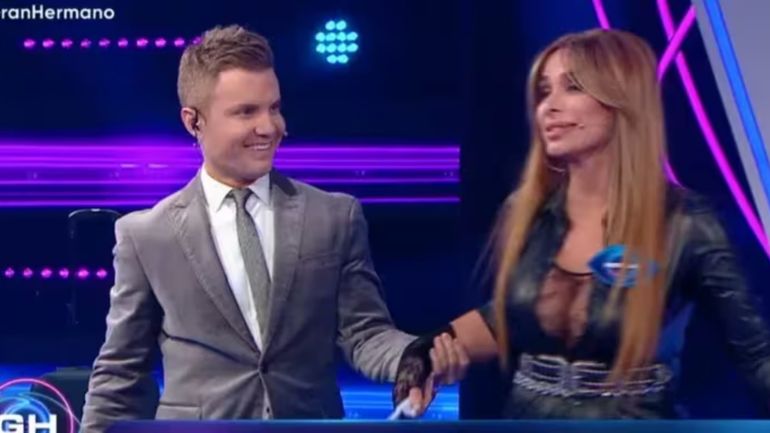 Santiago Del Moro y la Gata Noelia dentro de la casa de Gran Hermano Santiago Del Moro y la Gata Noelia dentro de la casa de Gran Hermano