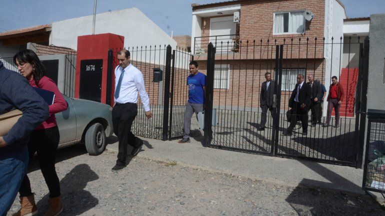 La Policía allanó la casa del cabo.