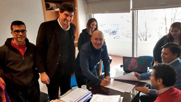 Licitaron la obra de agua para vecinos del aeropuerto