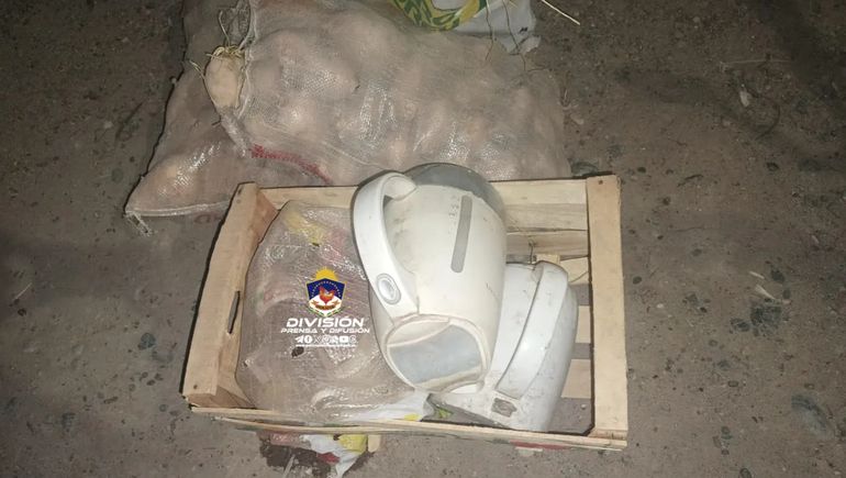 Se pudo atrapar a una sola de las dos personas que perpetraron el robo en el comercio. Se pudo atrapar a una sola de las dos personas que perpetraron el robo en el comercio.