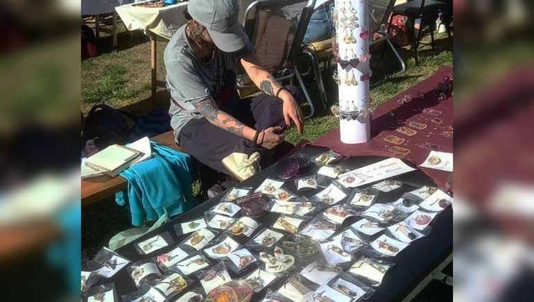 Les robaron todo a dos artesanas que iban camino a El Bolsón y ofrecen recompensa