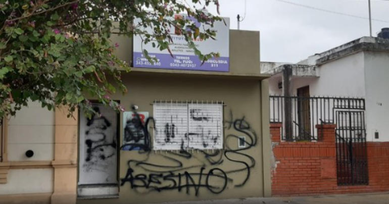 El consultorio del médico en Entre Ríos, escrachado tras la muerte del pequeño Facundo Barrios. El consultorio del médico en Entre Ríos, escrachado tras la muerte del pequeño Facundo Barrios.