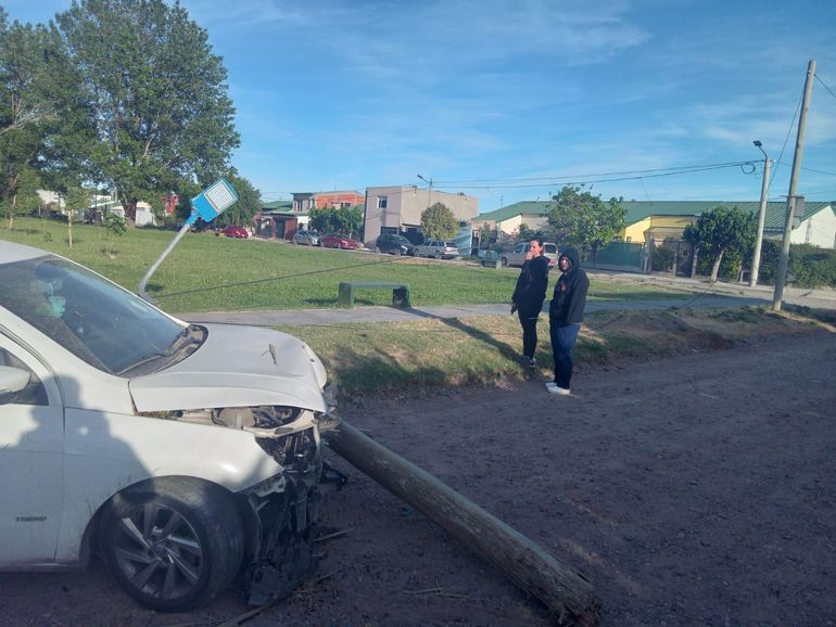 El Gol Trend terminó con la trompa toda destrozada. El Gol Trend terminó con la trompa toda destrozada.