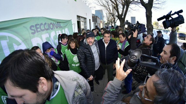 Rodolfo Aguiar se entregó a la Justicia acompañado de una gran movilización sindical