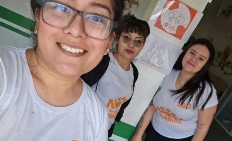 Las proteccionistas de Las Heras (Micaela Cárdenas es la del centro). Las proteccionistas de Las Heras (Micaela Cárdenas es la del centro).