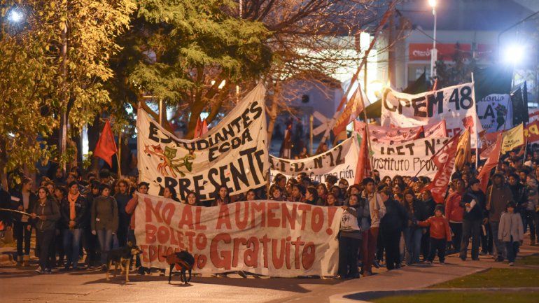 Marcharon para reclamar por el boleto estudiantil gratuito