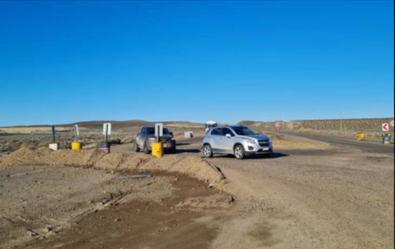Uno de los peligrosos desvíos por la obra inconclusa de la doble vía Caleta Olivia - Comodoro Rivadavia. Uno de los peligrosos desvíos por la obra inconclusa de la doble vía Caleta Olivia - Comodoro Rivadavia.
