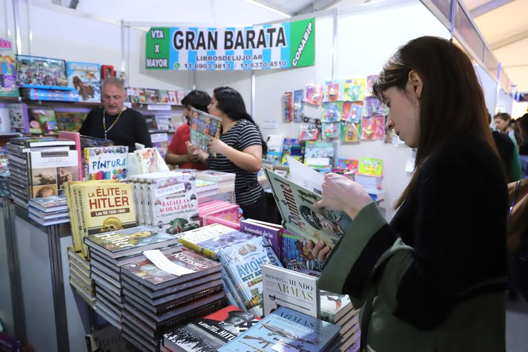 La Feria del Libro 2025 en Neuquén ya es un éxito de convocatoria