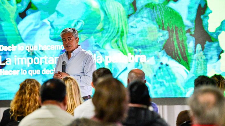 Rolando Figueroa en un acto en San Martín de los Andes. | LM Neuquen Rolando Figueroa en un acto en San Martín de los Andes.