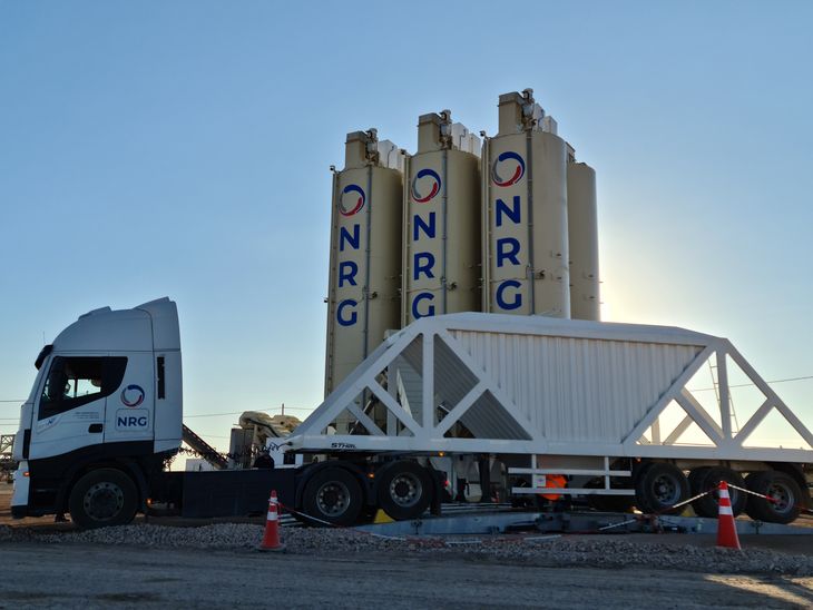 NRG tiene en funcionamiento sets SandBank de seis silos móviles cada uno provistos por la firma estadounidense National Oilwell Varco. NRG tiene en funcionamiento sets SandBank de seis silos móviles cada uno provistos por la firma estadounidense National Oilwell Varco.