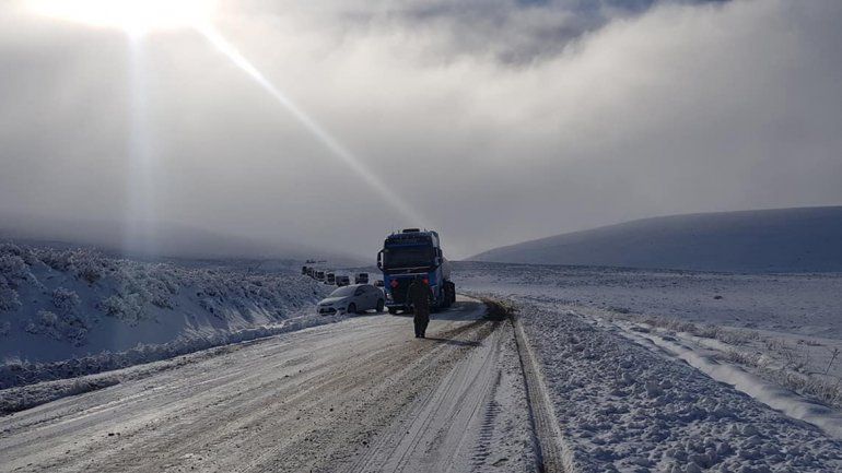 Temporal: diez vehículos varados en Collon Curá y unas 300 personas alojadas en Piedra